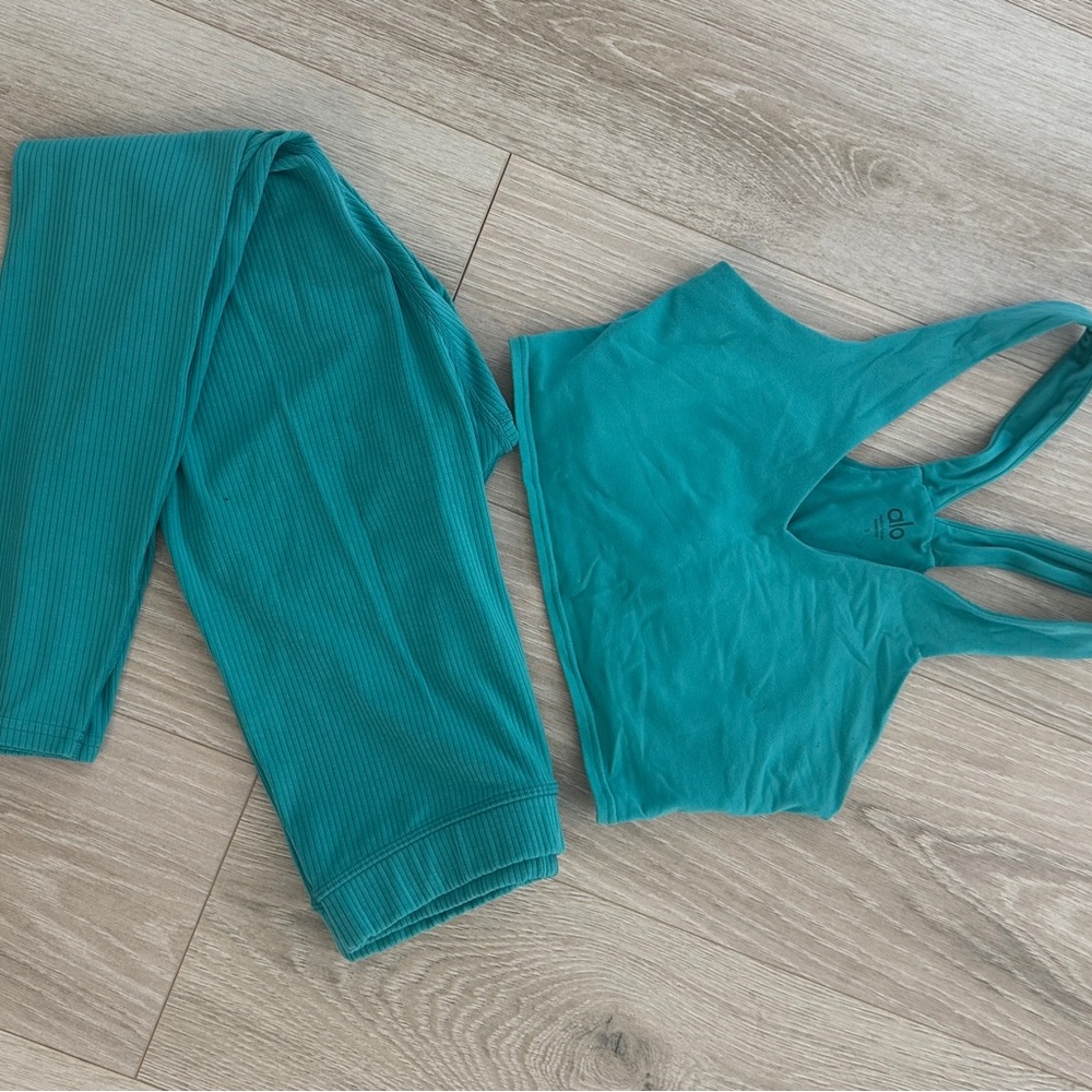 Ribbed High-Waist leggings and Airbrush Real Bra Tank